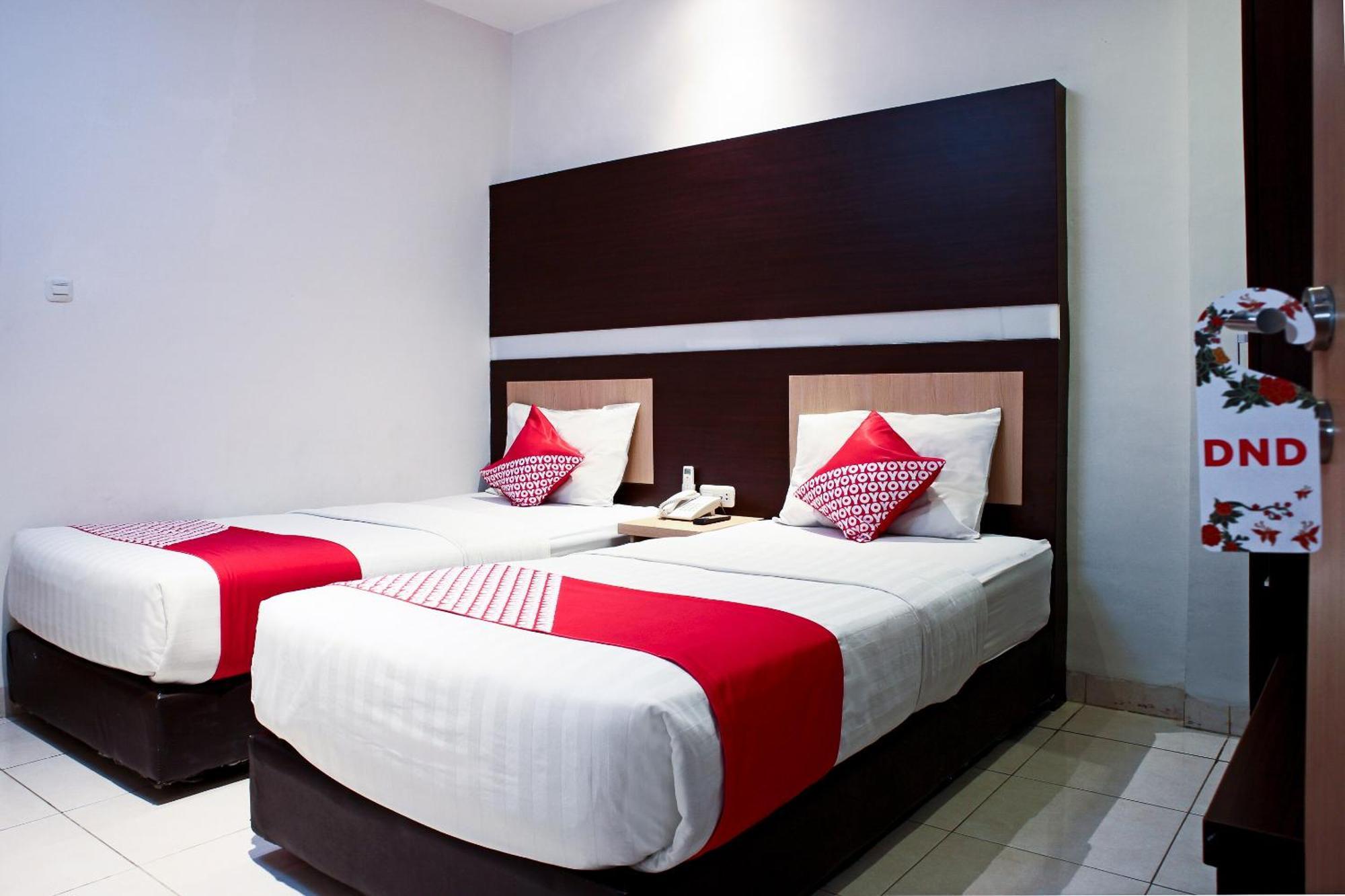 Oyo 1009 Hotel Bumi Malaya Medan Exterior photo